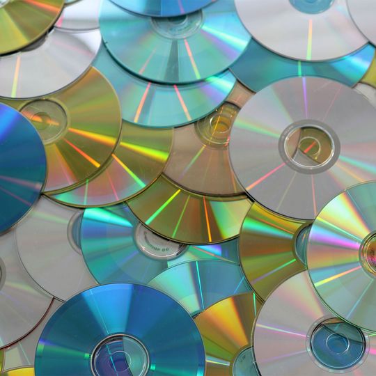 Old optical data carriers or mass storage media such as CD, DVD, Blu-Ray