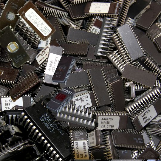 Chips, memory chips, eproms, computer chips, phone chips, sim cards, bank card chips,...